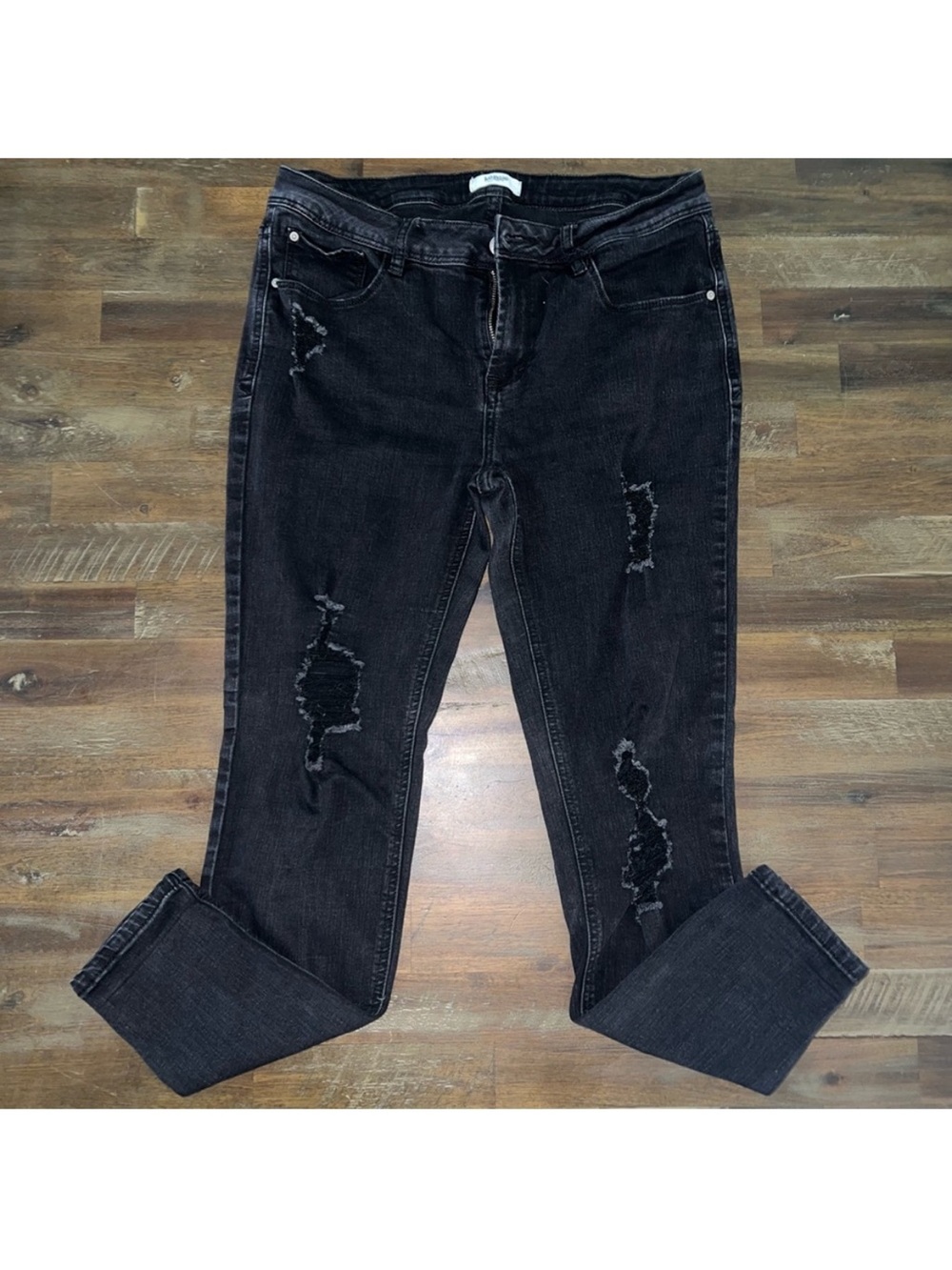 Kensie Jeans Effortless mid rise black distressed skinny ankle jeans size 8/29